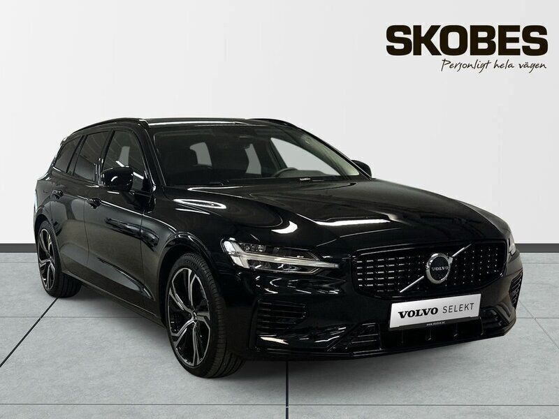 Svart Ny 2025 Volvo V60 Plus Kombi | 559 700 kr (Dyr) - Bild 1/3