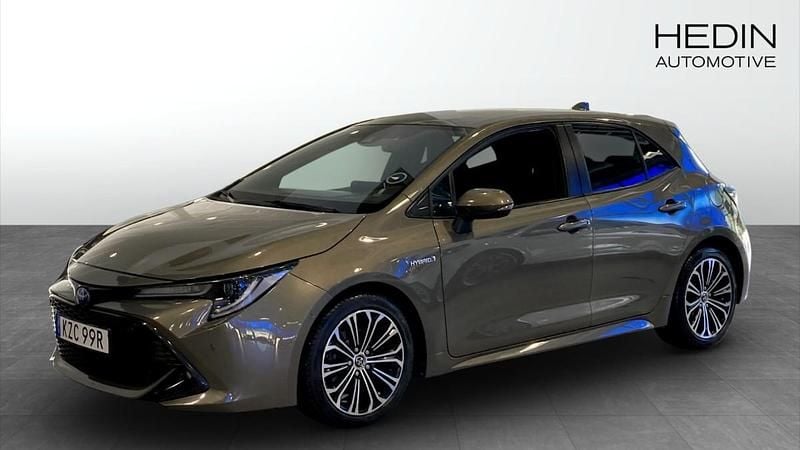 Grön (brown) Begagnad 2019 Toyota Corolla Hybrid Style Halvkombi | 209 900 kr (Marknadspris) - Bild 1/4