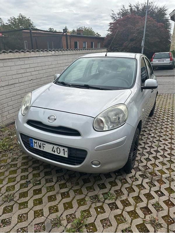 Silver Begagnad 2012 Nissan Micra Halvkombi | 25 000 kr (Bra pris) - Bild 1/4