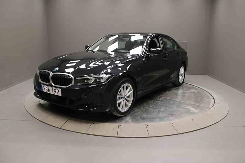 Svart Begagnad 2024 BMW 330e Sedan | 419 000 kr - Bild 1/1