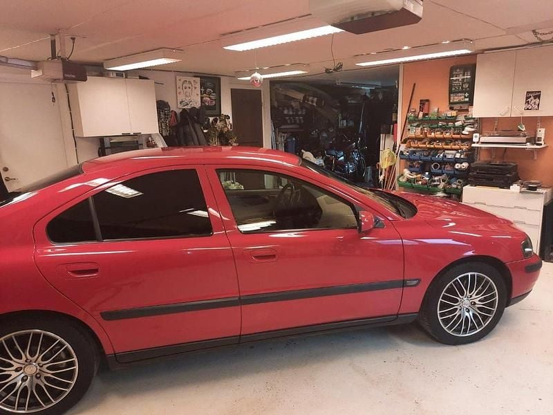 Röd Begagnad 2004 Volvo S60 Business Edition Sedan | 7 000 kr (Superpris) - Bild 1/1