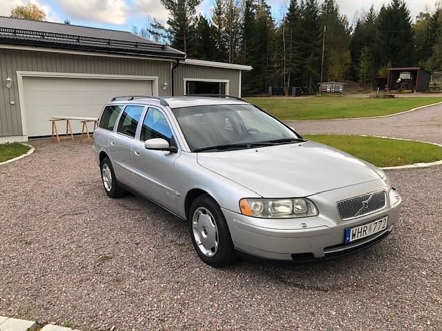 Grå Begagnad 2005 Volvo V70 Business Edition Kombi | 12 000 kr (Bra pris) - Bild 1/4