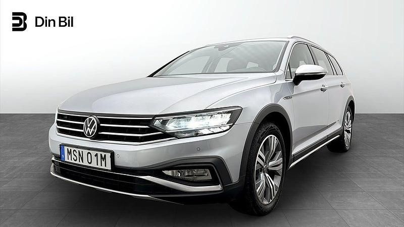 Scale silver metallic Begagnad 2023 VW Passat Alltrack Kombi | 369 900 kr (Dyr) - Bild 1/4