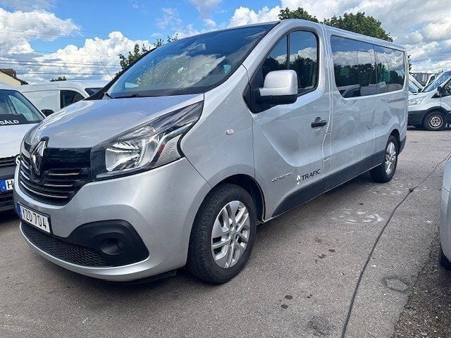 Silver Begagnad 2017 Renault Trafic Van | 185 000 kr (Dyr) - Bild 1/4