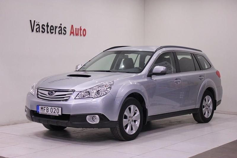 Silver Begagnad 2011 Subaru Outback Kombi | 95 000 kr (Marknadspris) - Bild 1/4