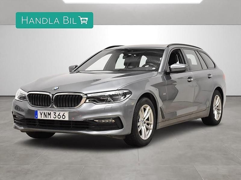 Blå Begagnad 2017 BMW 520 Sport Line Kombi | 249 800 kr (Lite dyr) - Bild 1/4