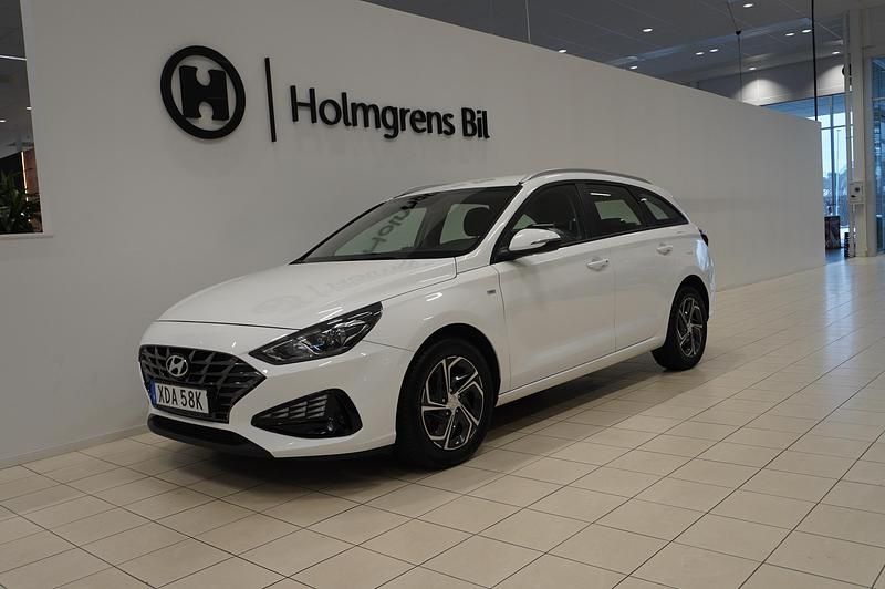 Begagnad Hyundai i30 Essential 120 HK (88 kW) 2023 Vit Kombi