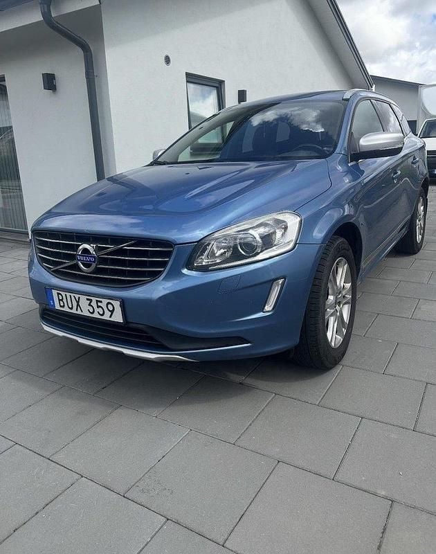 Blå Begagnad 2015 Volvo XC60 Summum SUV | 110 000 kr (Bra pris) - Bild 1/4