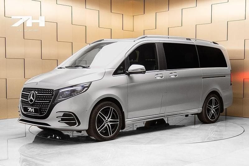 Begagnad Mercedes V300 AMG line 2025 Minibuss