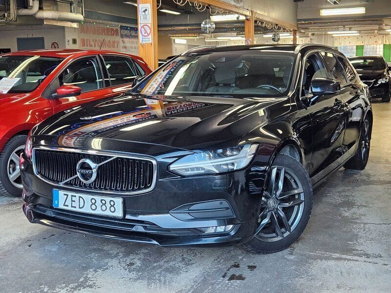 Svart Begagnad 2018 Volvo V90 Momentum Kombi | 219 999 kr (Marknadspris) - Bild 1/4