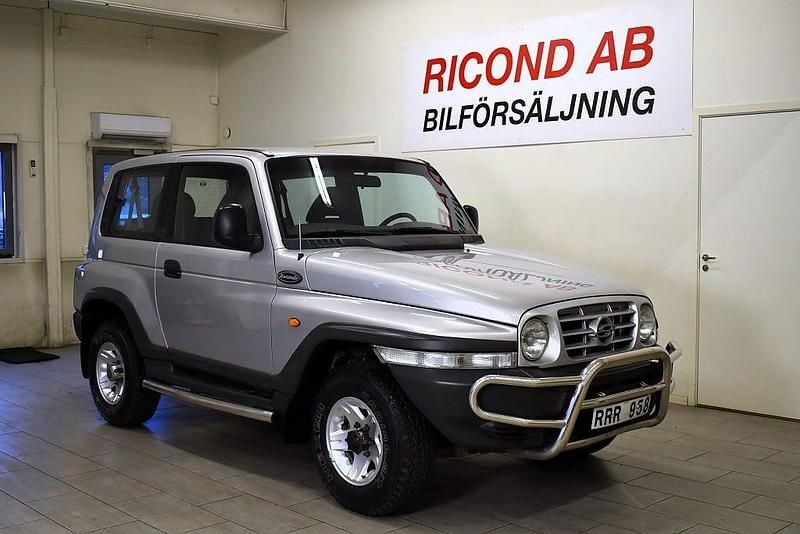 Ljusgrå Begagnad 1997 Ssangyong (KGM) Korando SUV | 89 900 kr - Bild 1/4