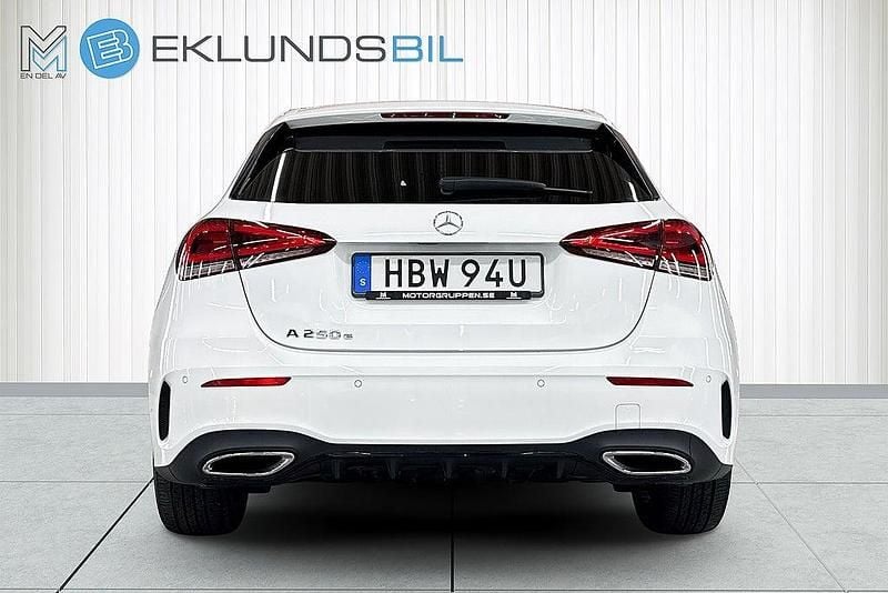 Begagnad Mercedes A250 AMG 160 HK (117 kW) 2022 Vit Halvkombi