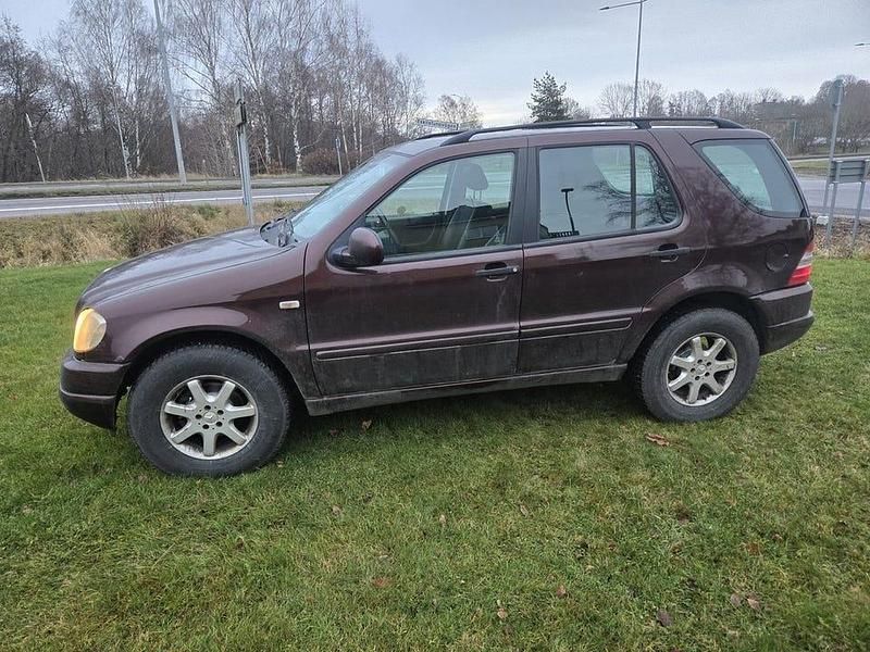 Begagnad Mercedes ML320 218 HK (160 kW) 2000 Ljusbrun SUV