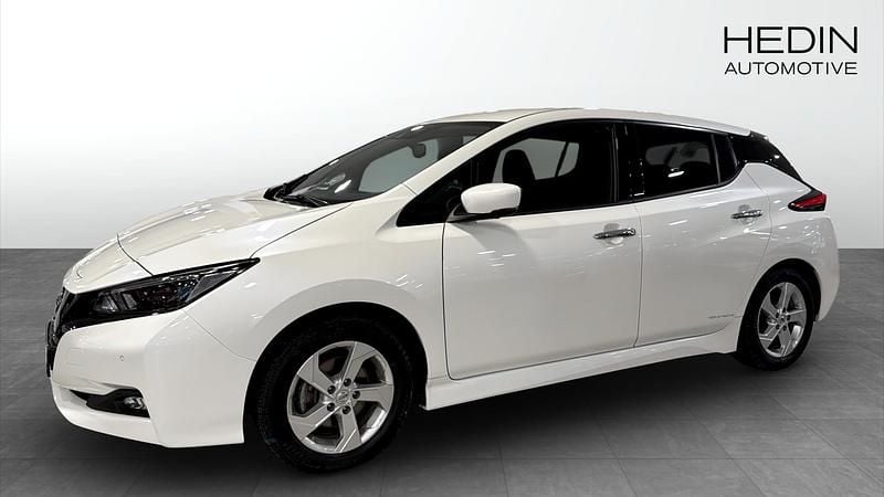 Begagnad Nissan Leaf N-Connecta 80 kW (109 HK) 2022 Halvkombi