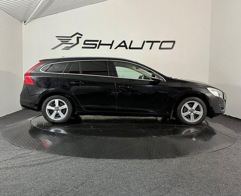 Begagnad Volvo V60 Summum 180 HK (132 kW) 2011 Svart Kombi