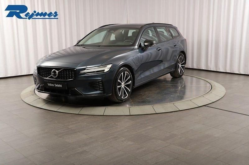 Denim blue metallic Begagnad 2025 Volvo V60 Plus Kombi | 439 900 kr - Bild 1/4