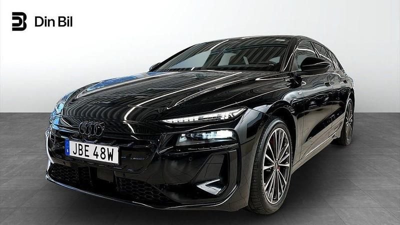 Svart (mytsvart metallic) Begagnad 2025 Audi A6 e-tron Performance Kombi | 719 000 kr (Bra pris) - Bild 1/4