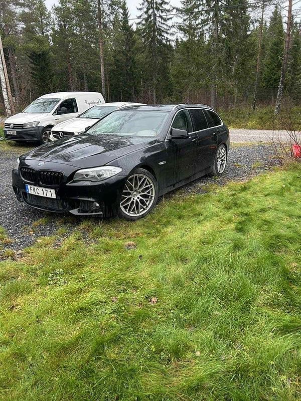 Svart Begagnad 2011 BMW 525 M Sport Kombi | 97 000 kr (Marknadspris) - Bild 1/4