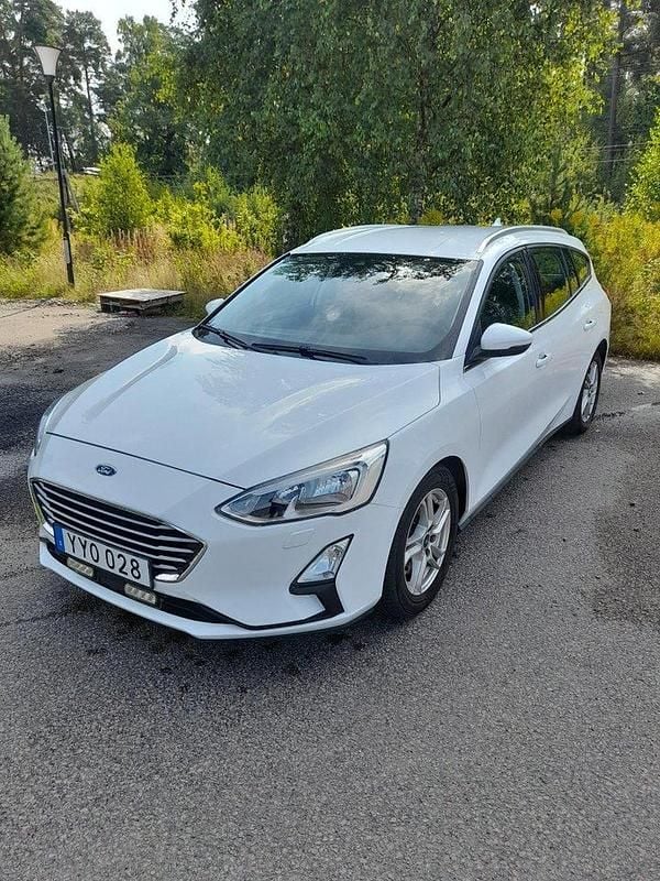 Vit Begagnad 2019 Ford Focus Trend Kombi | 118 000 kr (Marknadspris) - Bild 1/4