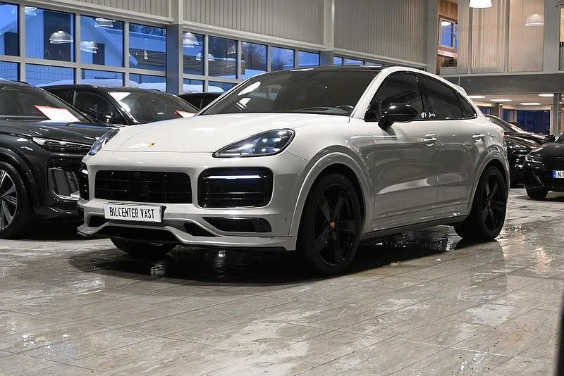 Ljusgrå Begagnad 2022 Porsche Cayenne Platinum Edition SUV | 899 000 kr (Dyr) - Bild 1/4