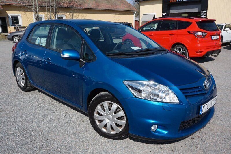 Blå Begagnad 2012 Toyota Auris Plus Halvkombi | 59 900 kr (Marknadspris) - Bild 1/4