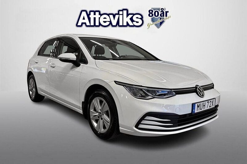 Vit Begagnad 2021 VW Golf VIII Life Halvkombi | 209 900 kr (Marknadspris) - Bild 1/4
