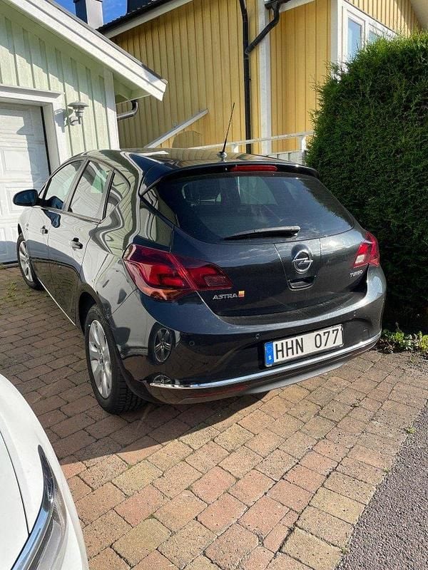 Svart Begagnad 2014 Opel Astra Active Halvkombi | 59 900 kr (Bra pris) - Bild 1/4
