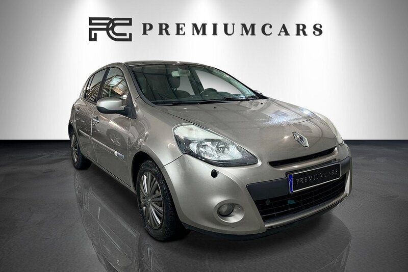 Ljusbrun Begagnad 2011 Renault Clio R.S. Halvkombi | 39 900 kr (Marknadspris) - Bild 1/4