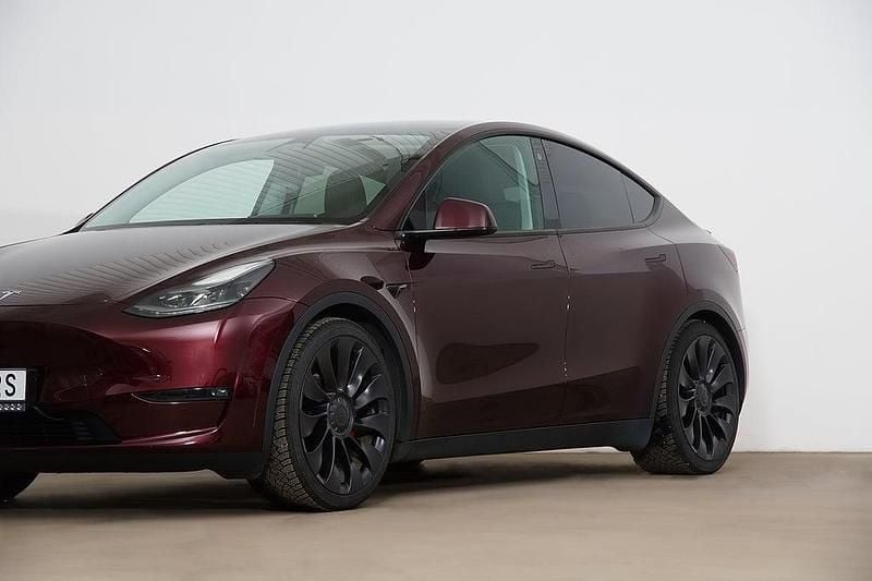 Begagnad Tesla Model Y Performance 392 kW (534 HK) 2023 Röd SUV