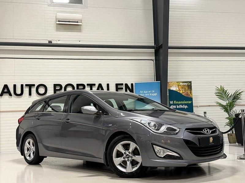 Begagnad Hyundai i40 Select 116 HK (85 kW) 2012 Silver Kombi