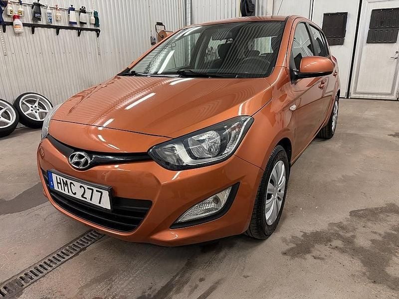 Orange Begagnad 2014 Hyundai i20 Select Halvkombi | 59 500 kr (Marknadspris) - Bild 1/4