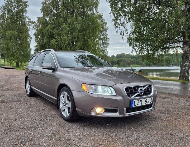 Grå Begagnad 2012 Volvo V70 Summum Kombi | 79 000 kr (Bra pris) - Bild 1/4