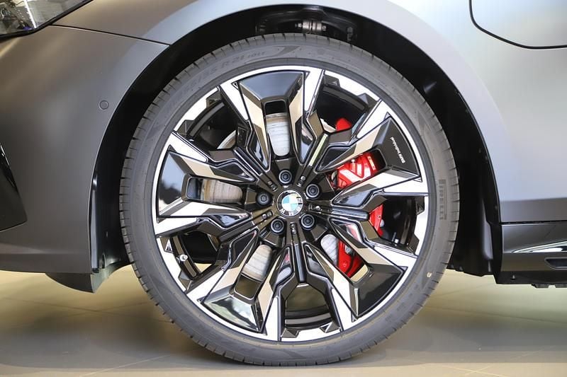 Begagnad BMW 550e Comfort Edition 2026 Grå Kombi