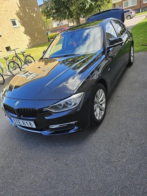 Svart Begagnad 2015 BMW 320 Sedan | 130 000 kr (Bra pris) - Bild 1/4