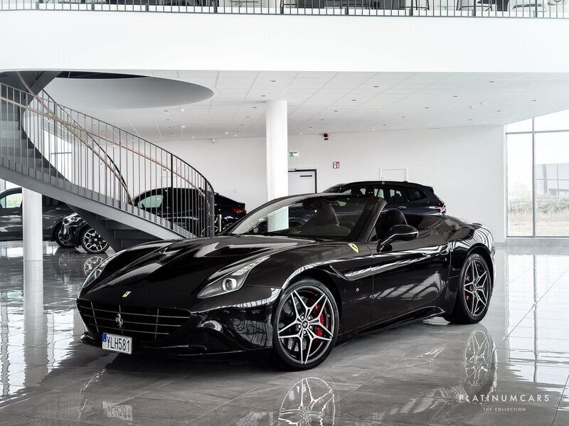 Svart Begagnad 2017 Ferrari California Cab | 1 795 000 kr - Bild 1/4