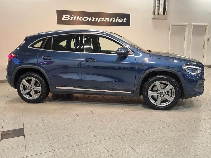 Begagnad Mercedes GLA250 2021 Blå SUV