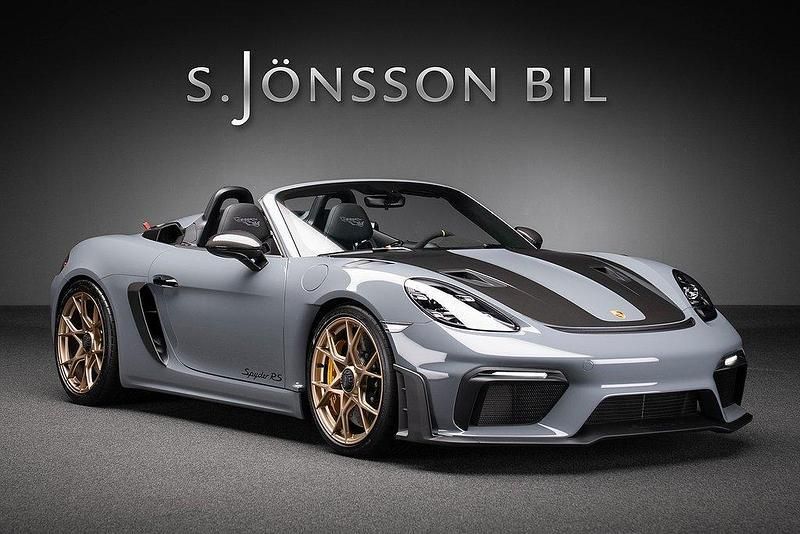 Grå (arctic grey) Ny 2024 Porsche 718 Spyder Cab | 2 195 000 kr - Bild 1/4