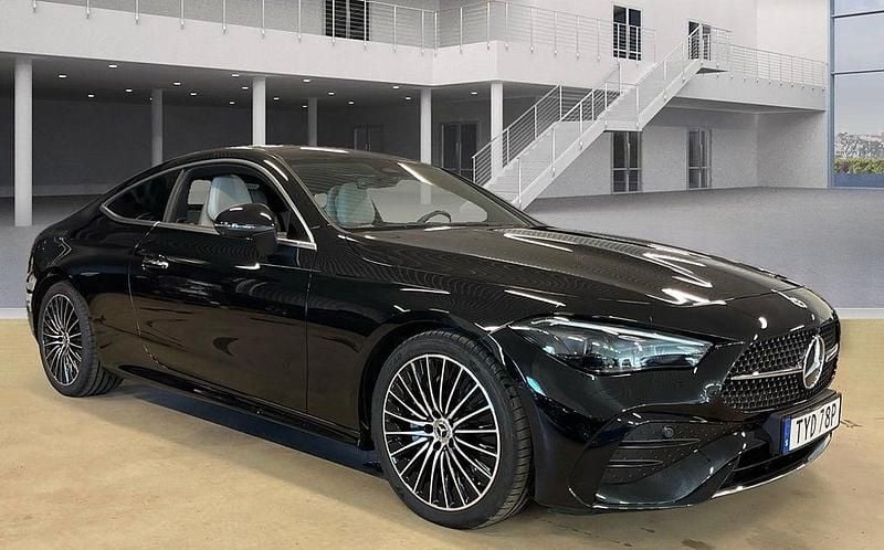 Begagnad Mercedes CLE300 Premium 258 HK (189 kW) 2024 Obsidiansvart metallic Sportkupé