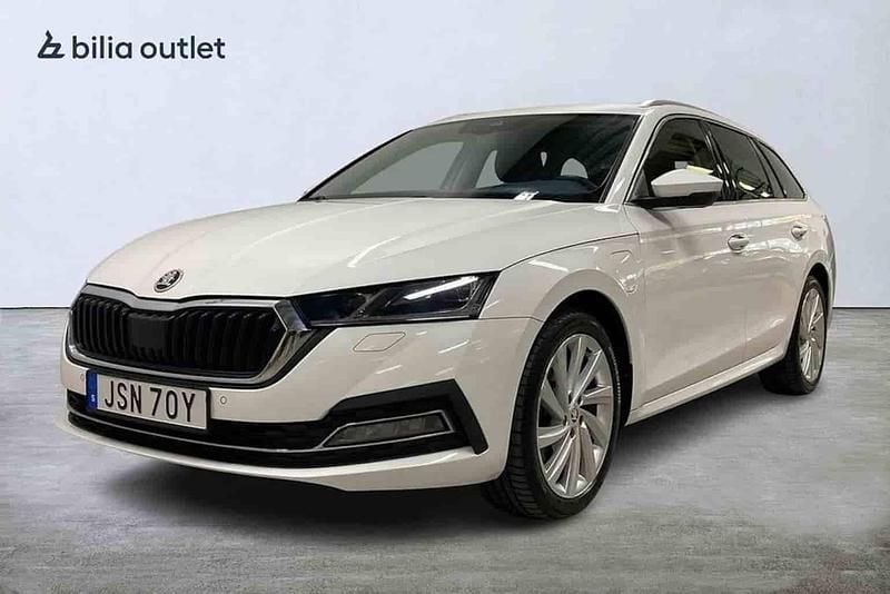 Vit Begagnad 2021 Skoda Octavia Kombi | 249 900 kr - Bild 1/1