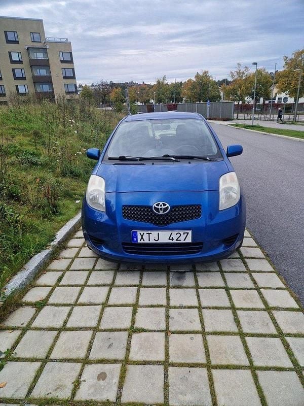 Blå Begagnad 2006 Toyota Yaris Halvkombi | 29 000 kr (Bra pris) - Bild 1/4