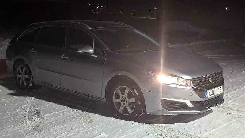 Grå Begagnad 2014 Peugeot 508 SW Kombi | 85 800 kr (Marknadspris) - Bild 1/4