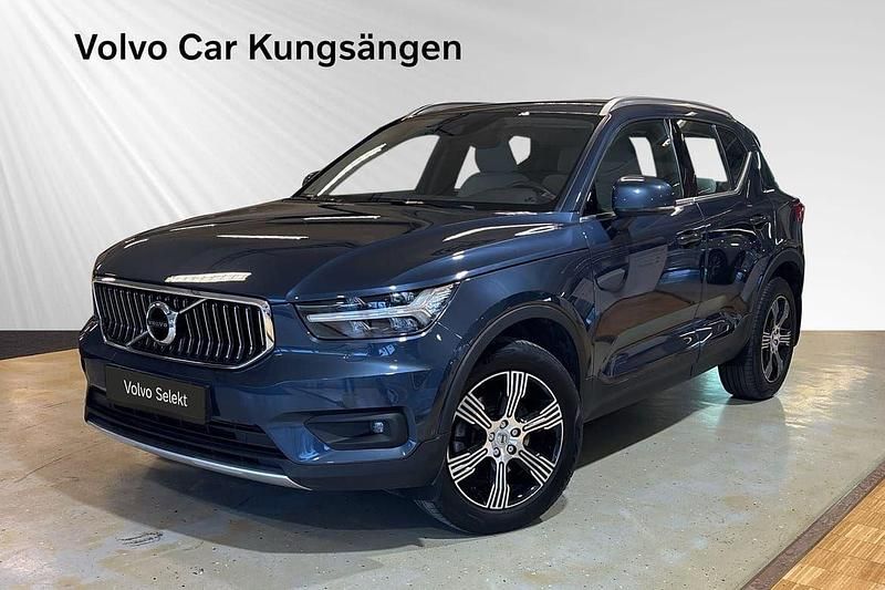 Blå Begagnad 2021 Volvo XC40 Inscription SUV | 324 900 kr (Marknadspris) - Bild 1/3