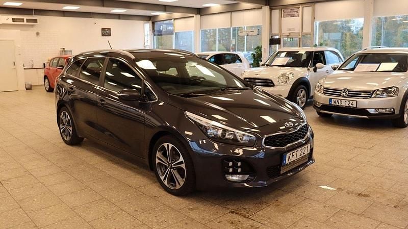 Grå Begagnad 2015 Kia Ceed Sportswagon GT-Line Kombi | 79 900 kr (Marknadspris) - Bild 1/4
