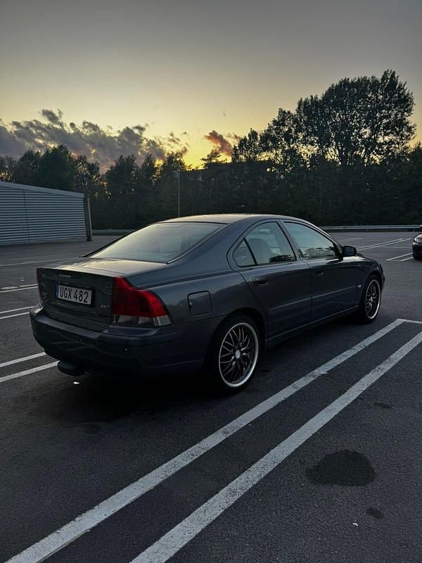 Begagnad Volvo S60 210 HK (154 kW) 2004 Grå metallic Sedan