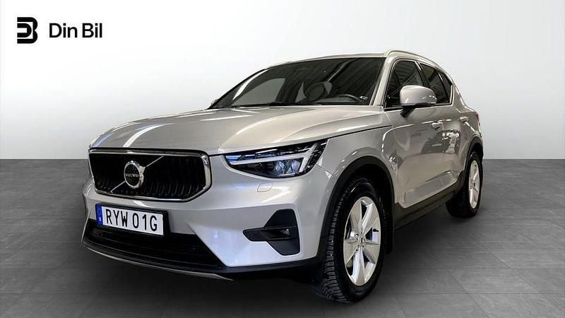 Silver Begagnad 2023 Volvo XC40 SUV | 339 900 kr (Marknadspris) - Bild 1/4