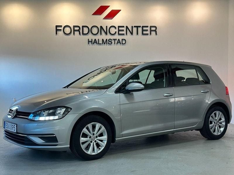 Silver Begagnad 2018 VW Golf VII Halvkombi | 139 900 kr (Marknadspris) - Bild 1/4