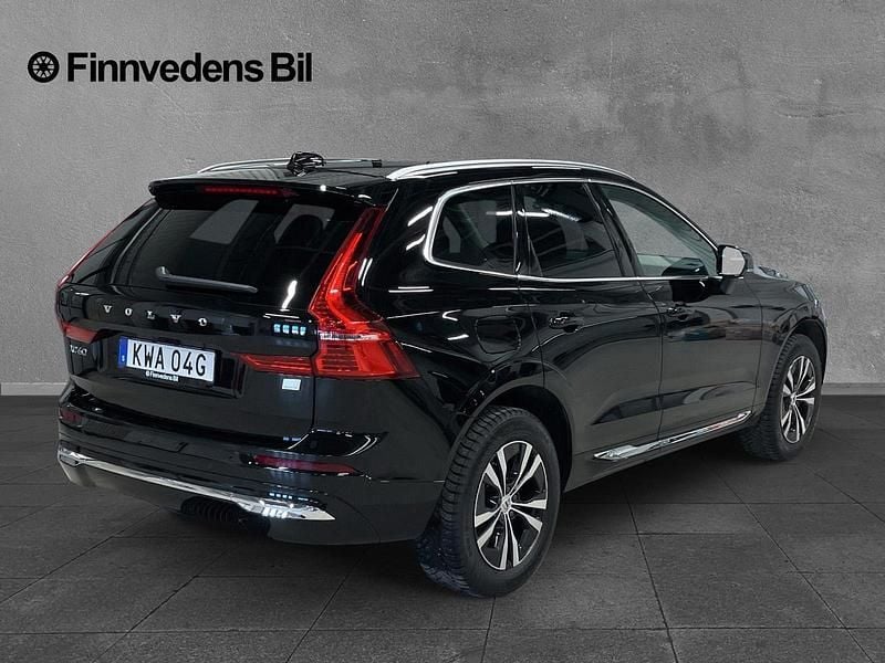 Begagnad Volvo XC60 Core 355 HK (261 kW) 2022 Svart SUV