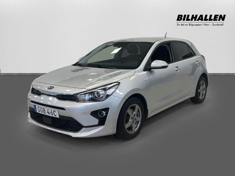 Grå Begagnad 2021 Kia Rio Advance Halvkombi | 159 900 kr (Marknadspris) - Bild 1/4