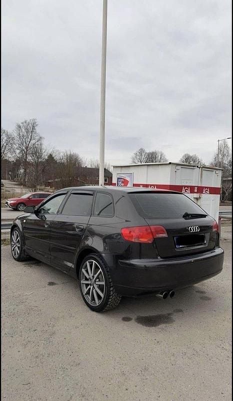 Grå Begagnad 2006 Audi A3 Sportback Comfort Halvkombi | 60 000 kr (Dyr) - Bild 1/4