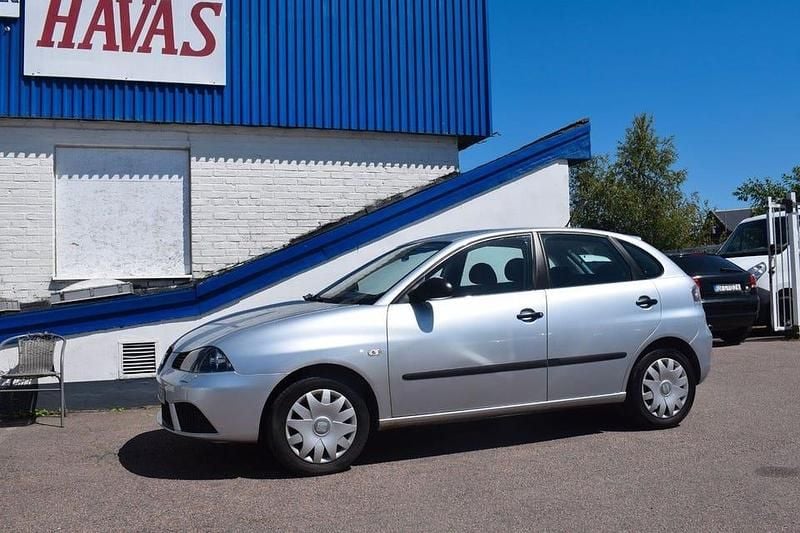 Silver Begagnad 2008 Seat Ibiza Halvkombi | 24 500 kr (Marknadspris) - Bild 1/4